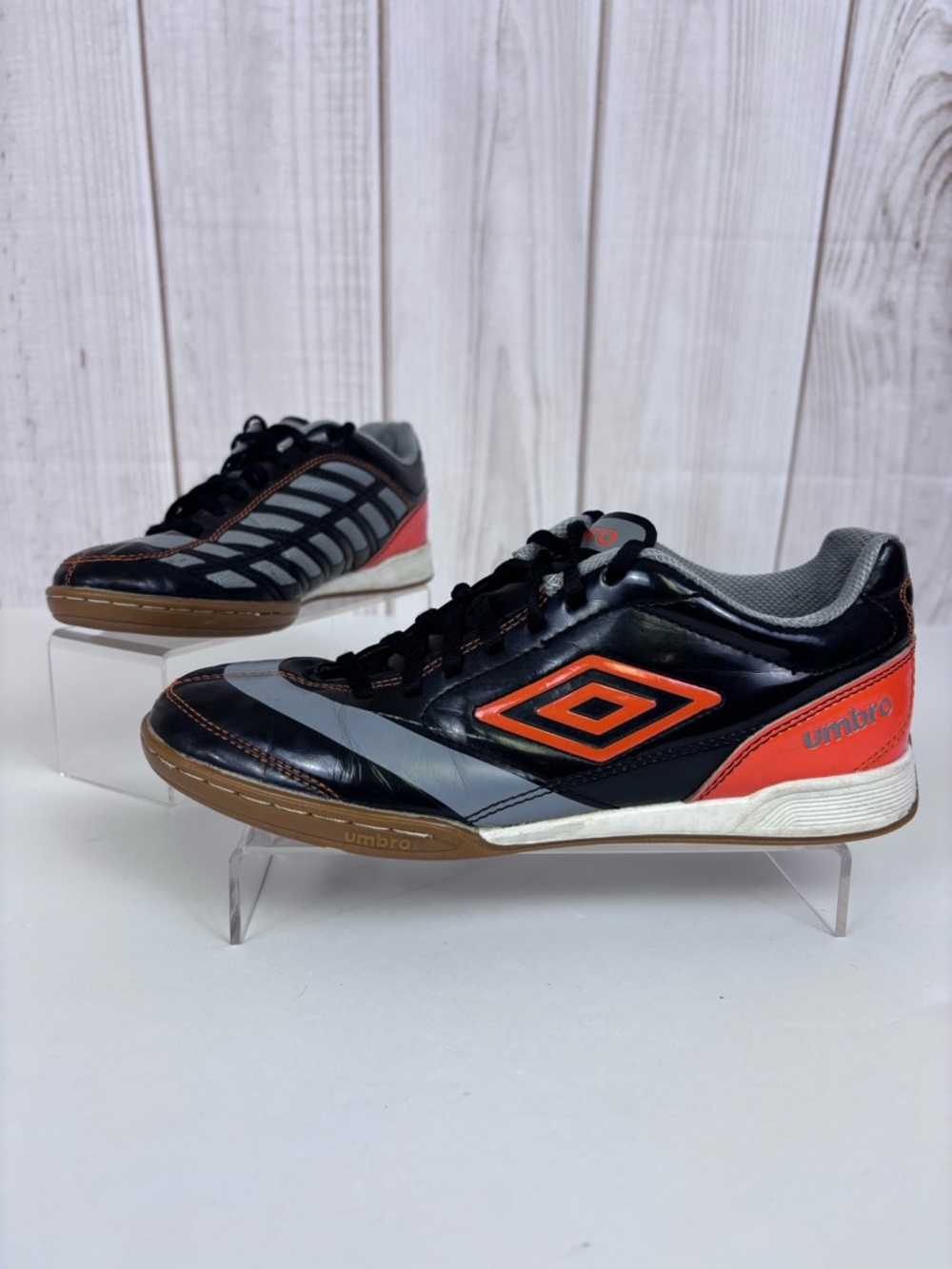 Umbro Men’s Dynamis Indoor Turf Soccer Shoes Low Top Sneaker Black Orange Sz 6.5